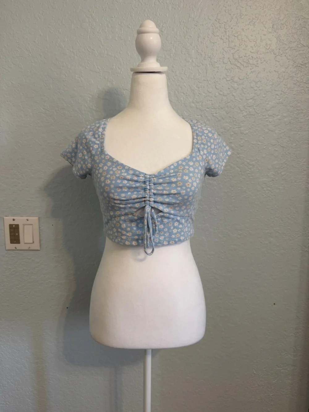 Aeropostale Light Blue Daisy Ruched Crop Top